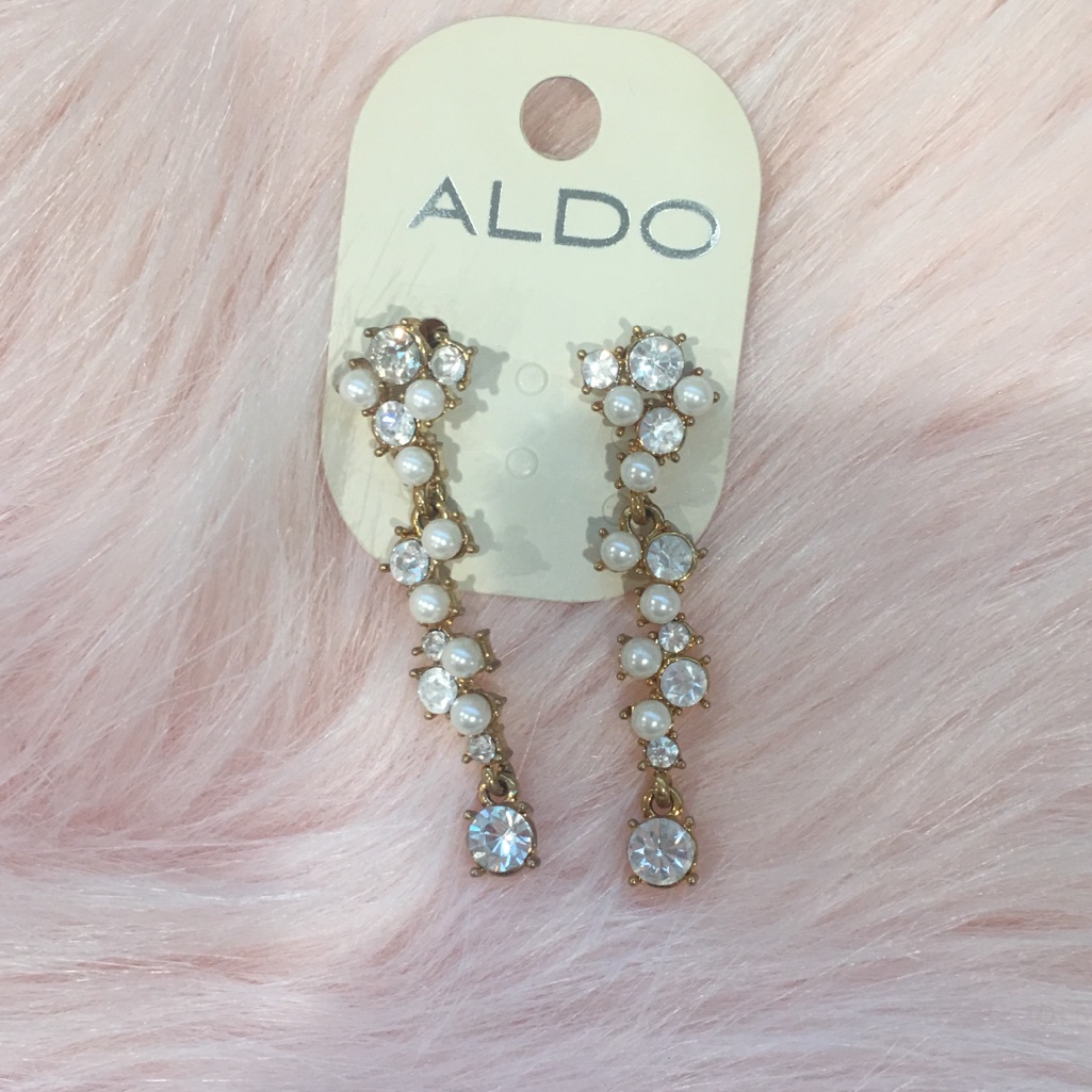 New Aldo Gold And Cream Pearl Drop Down Earrings 9$
